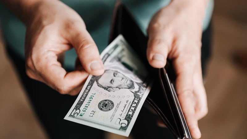 Grant Cash vs. Payday Loans: The Complete 2026 Comparison